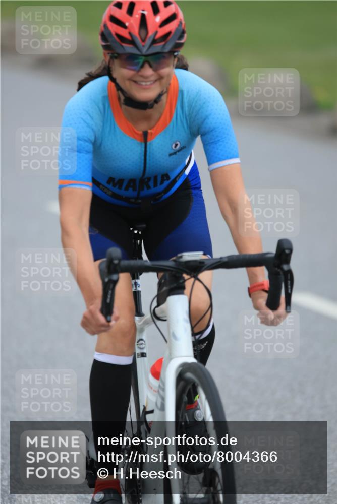 21.06.2025 - 27. Vierlanden-Triathlon H.Heesch http://msf.ph/oto/8004366 15.06.2025 12:50:58 Radfahren 890 meine-sportfotos.de