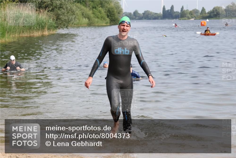 15.06.2025 - 27. Vierlanden-Triathlon Lena Gebhardt http://msf.ph/oto/8004373 15.06.2025 09:59:42 Schwimmen 266 meine-sportfotos.de