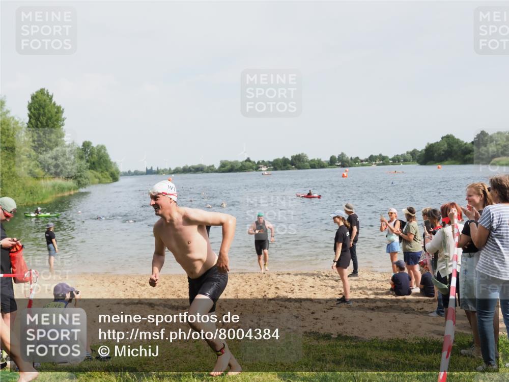 21.06.2025 - 27. Vierlanden-Triathlon MichiJ http://msf.ph/oto/8004384 15.06.2026 10:06:15 Schwimmen 369, 370, 381, 418, 447, 448, 455 meine-sportfotos.de