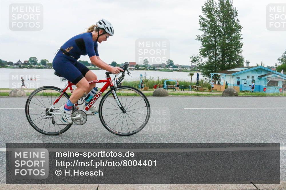 21.06.2025 - 27. Vierlanden-Triathlon H.Heesch http://msf.ph/oto/8004401 15.06.2025 12:59:03 Radfahren 900, 1147 meine-sportfotos.de