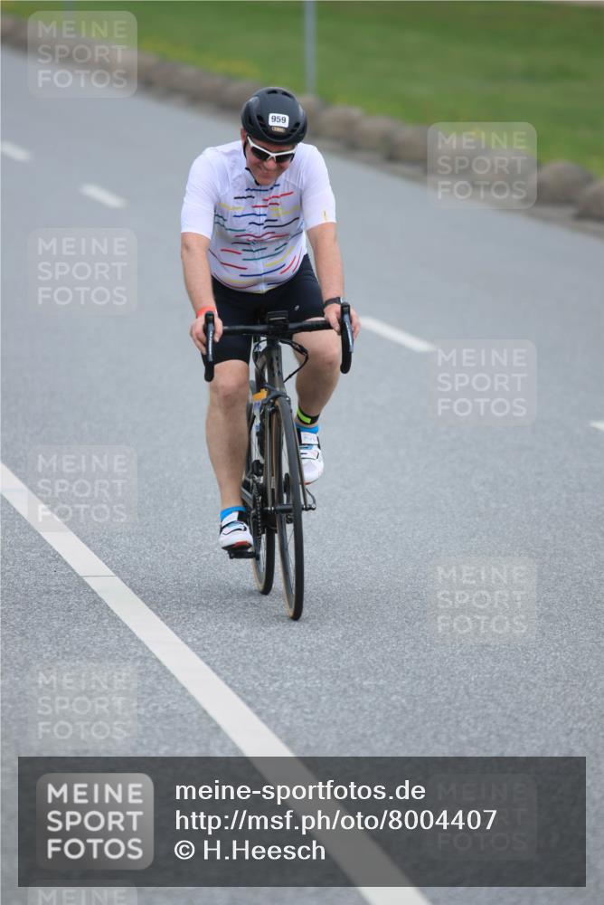 21.06.2025 - 27. Vierlanden-Triathlon H.Heesch http://msf.ph/oto/8004407 15.06.2025 12:51:25 Radfahren 959 meine-sportfotos.de
