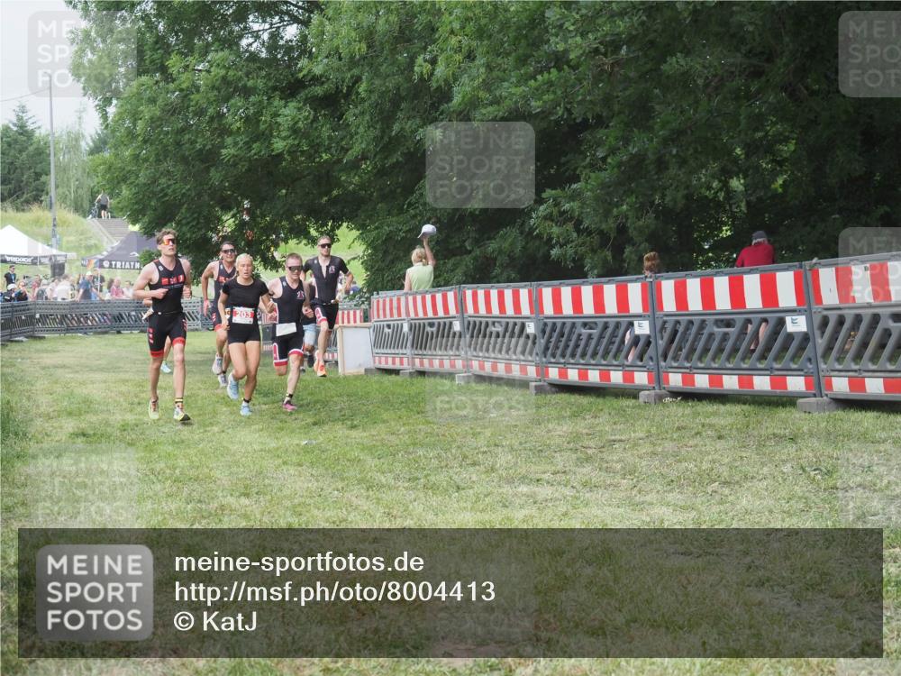 21.06.2025 - 27. Vierlanden-Triathlon KatJ http://msf.ph/oto/8004413 15.06.2025 12:57:54 Ziel 1019, 1020, 1022, 1023 meine-sportfotos.de