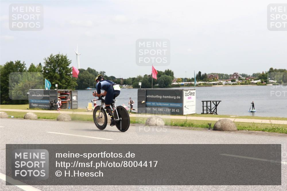 21.06.2025 - 27. Vierlanden-Triathlon H.Heesch http://msf.ph/oto/8004417 15.06.2025 11:55:00 Radfahren 836, 846 meine-sportfotos.de