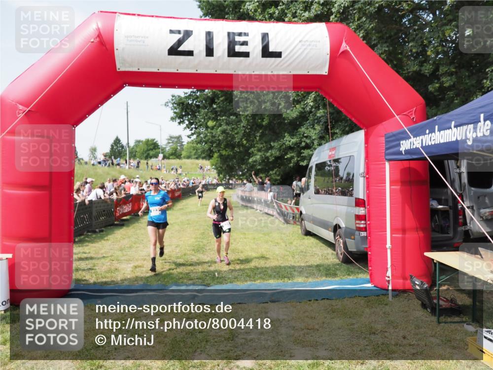 21.06.2025 - 27. Vierlanden-Triathlon MichiJ http://msf.ph/oto/8004418 15.06.2026 11:29:00 Ziel 525, 623 meine-sportfotos.de