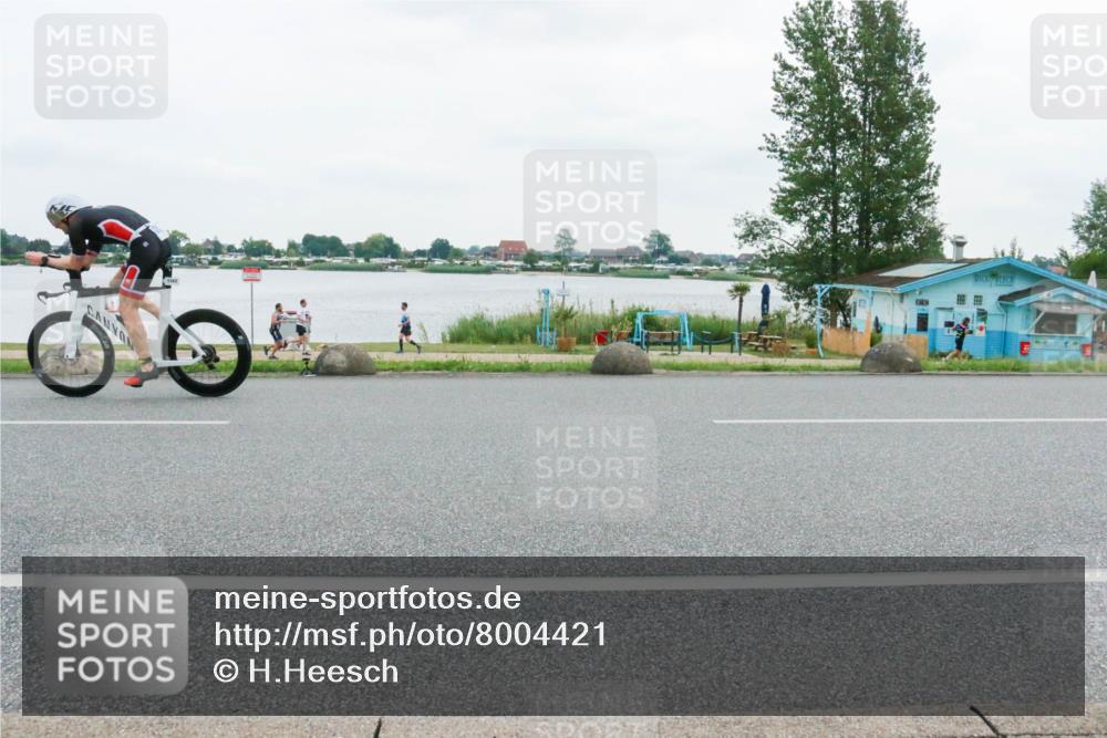 21.06.2025 - 27. Vierlanden-Triathlon H.Heesch http://msf.ph/oto/8004421 15.06.2025 12:59:14 Radfahren 1162 meine-sportfotos.de