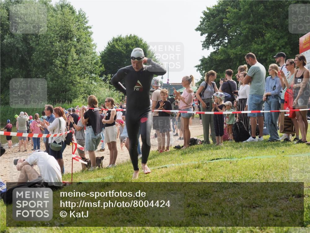 15.06.2025 - 27. Vierlanden-Triathlon KatJ http://msf.ph/oto/8004424 15.06.2025 10:03:47 Schwimmen 377, 425, 432, 436, 439 meine-sportfotos.de