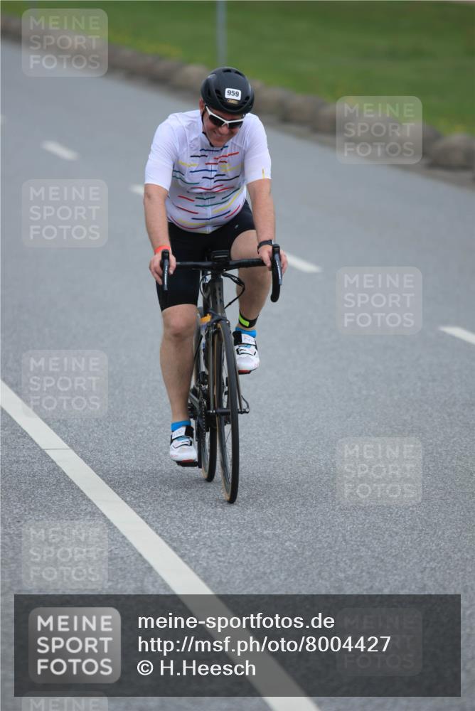 21.06.2025 - 27. Vierlanden-Triathlon H.Heesch http://msf.ph/oto/8004427 15.06.2025 12:51:25 Radfahren 959 meine-sportfotos.de