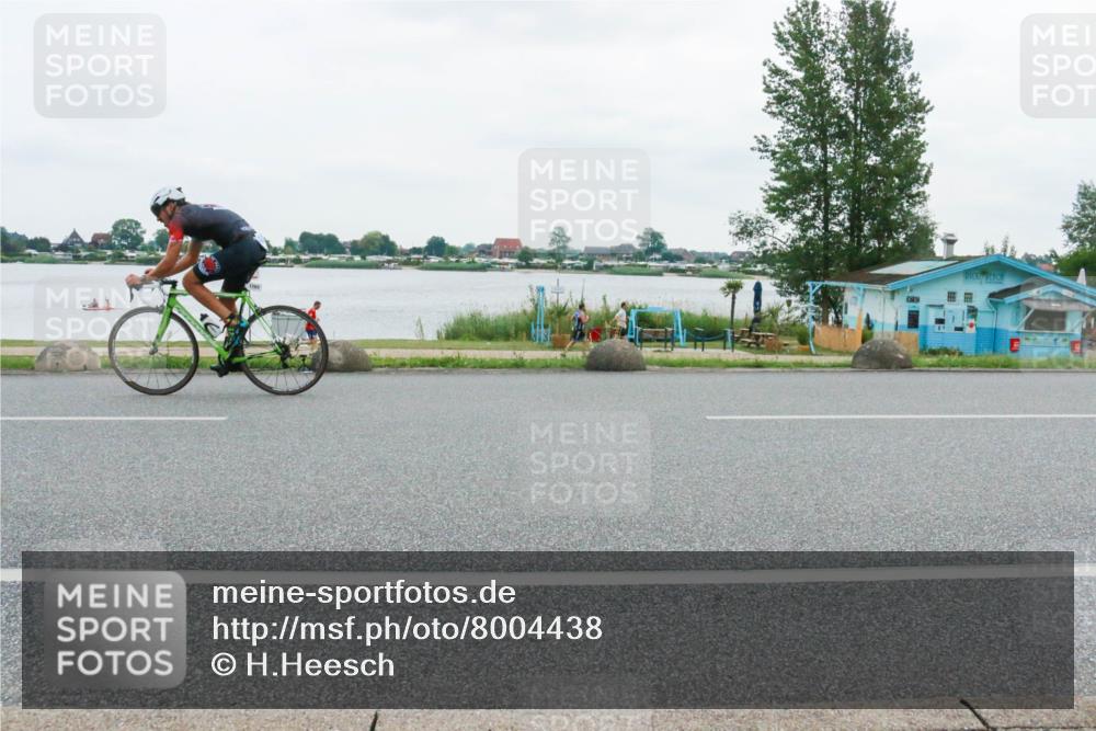 21.06.2025 - 27. Vierlanden-Triathlon H.Heesch http://msf.ph/oto/8004438 15.06.2025 12:59:17 Radfahren 1103, 1162 meine-sportfotos.de