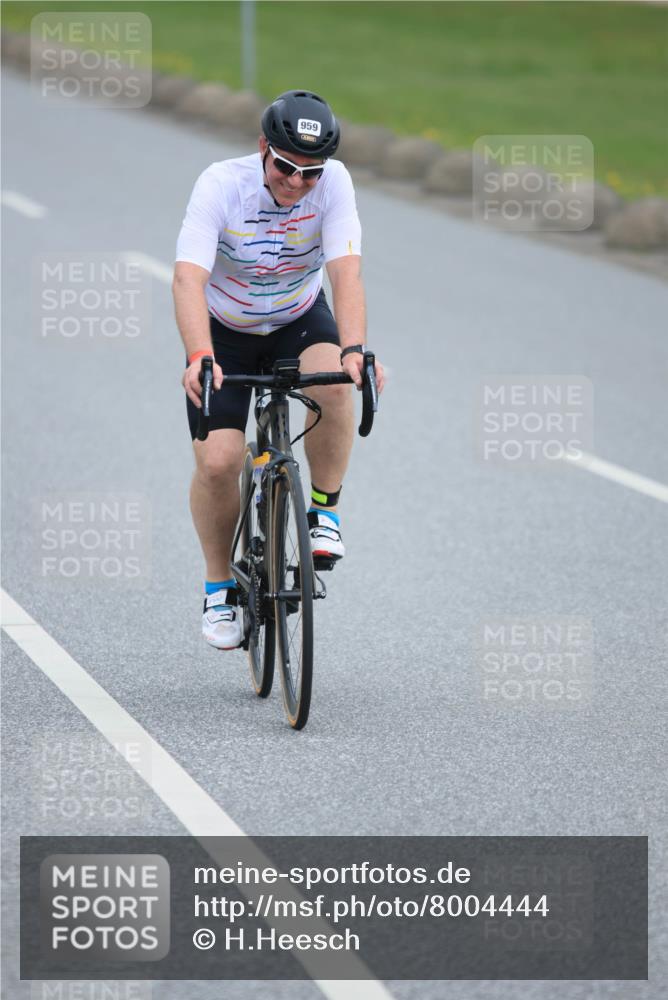 21.06.2025 - 27. Vierlanden-Triathlon H.Heesch http://msf.ph/oto/8004444 15.06.2025 12:51:25 Radfahren 959 meine-sportfotos.de