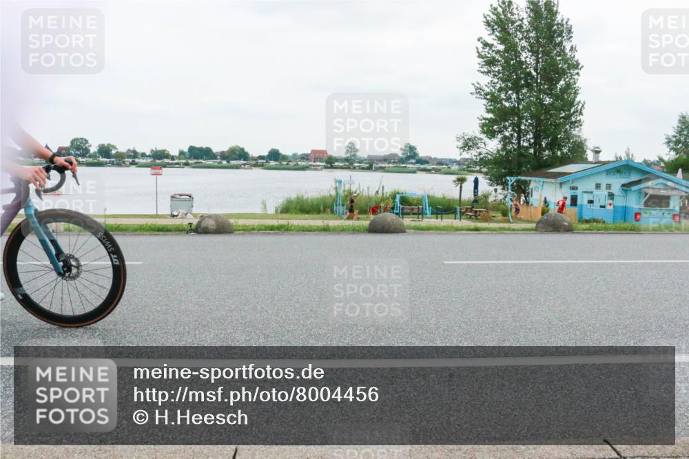 21.06.2025 - 27. Vierlanden-Triathlon H.Heesch http://msf.ph/oto/8004456 15.06.2025 12:59:23 Radfahren 1053, 1054, 1055, 1056, 1103, 1153 meine-sportfotos.de