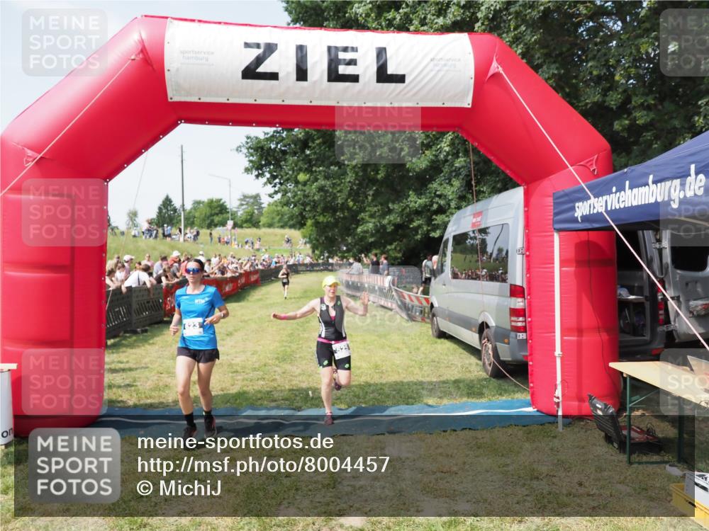 21.06.2025 - 27. Vierlanden-Triathlon MichiJ http://msf.ph/oto/8004457 15.06.2026 11:29:01 Ziel 525, 623 meine-sportfotos.de