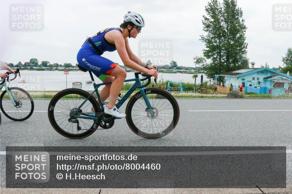 21.06.2025 - 27. Vierlanden-Triathlon H.Heesch http://msf.ph/oto/8004460 15.06.2025 12:59:24 Radfahren 1053, 1054, 1055, 1056, 1103, 1153 meine-sportfotos.de