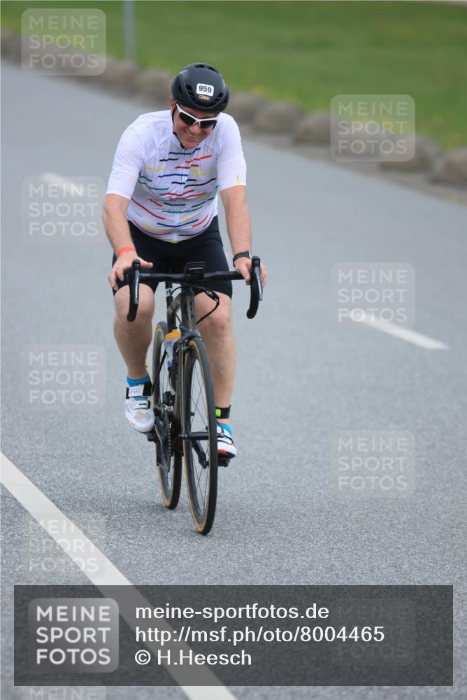 21.06.2025 - 27. Vierlanden-Triathlon H.Heesch http://msf.ph/oto/8004465 15.06.2025 12:51:25 Radfahren 959 meine-sportfotos.de
