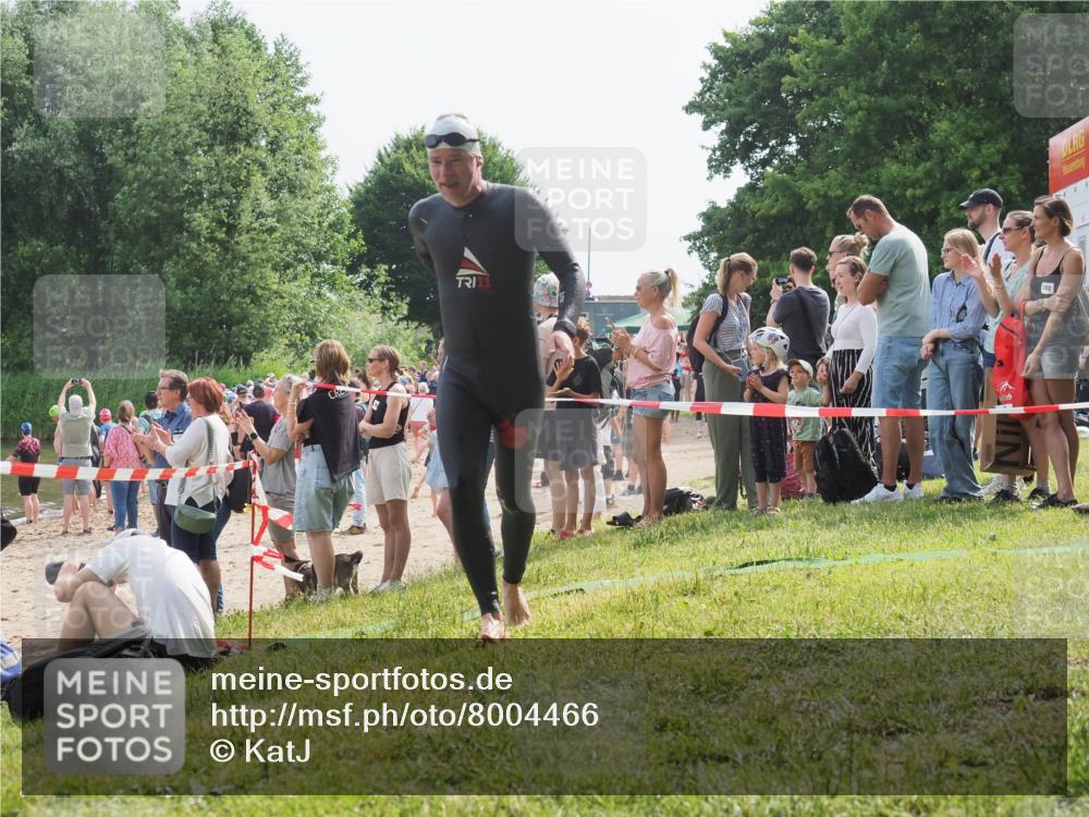 15.06.2025 - 27. Vierlanden-Triathlon KatJ http://msf.ph/oto/8004466 15.06.2025 10:03:48 Schwimmen 377, 425, 432, 436, 439, 1398 meine-sportfotos.de