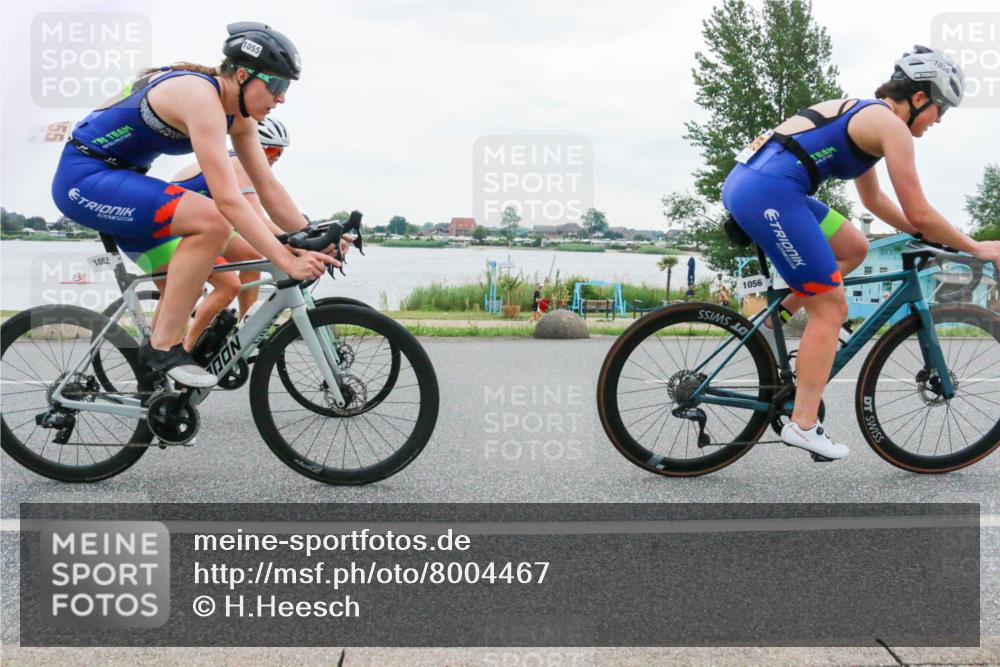 21.06.2025 - 27. Vierlanden-Triathlon H.Heesch http://msf.ph/oto/8004467 15.06.2025 12:59:24 Radfahren 1053, 1054, 1055, 1056, 1103, 1153 meine-sportfotos.de