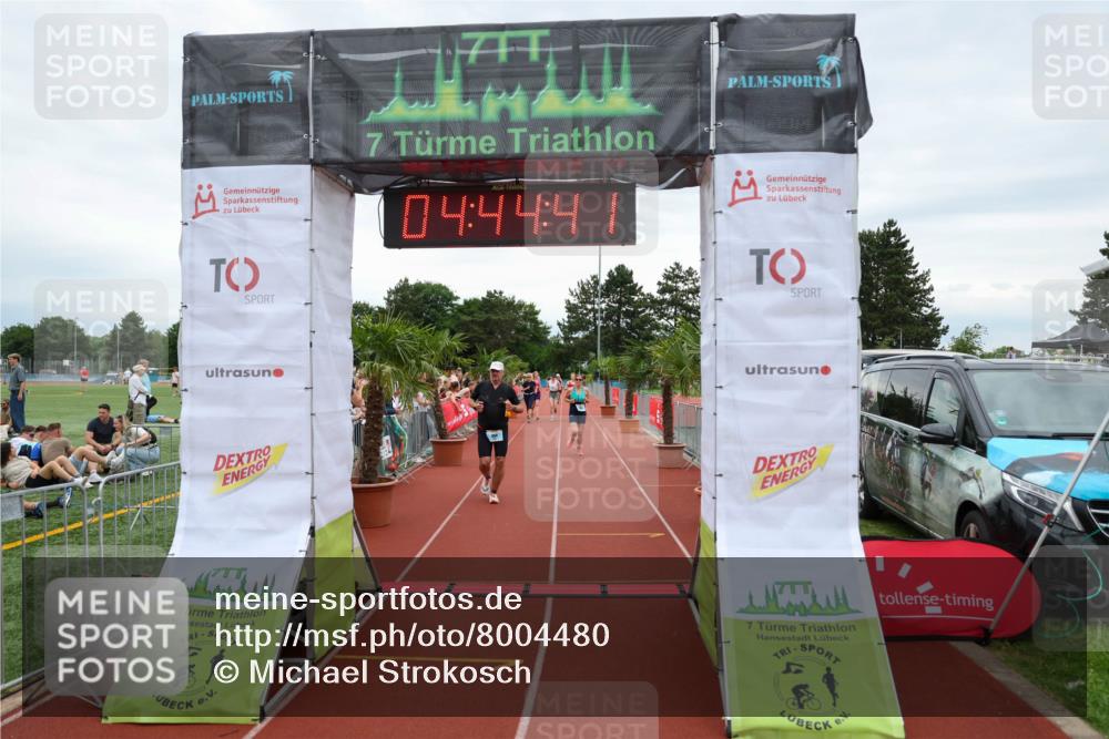 15.06.2025 - 7 Türme Triathlon Michael Strokosch http://msf.ph/oto/8004480 15.06.2025 14:44:41 Ziel 454, 579, 581 meine-sportfotos.de