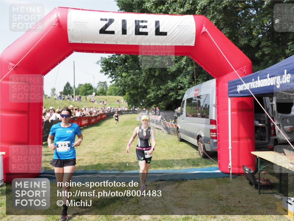 21.06.2025 - 27. Vierlanden-Triathlon MichiJ http://msf.ph/oto/8004483 15.06.2026 11:29:01 Ziel 525, 623 meine-sportfotos.de