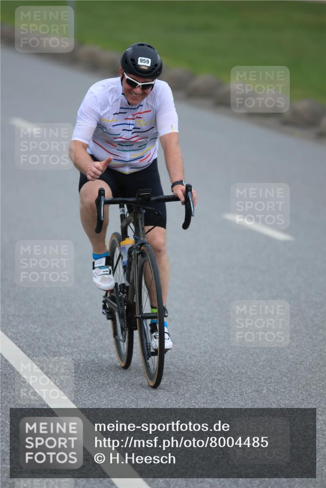 21.06.2025 - 27. Vierlanden-Triathlon H.Heesch http://msf.ph/oto/8004485 15.06.2025 12:51:25 Radfahren 959 meine-sportfotos.de
