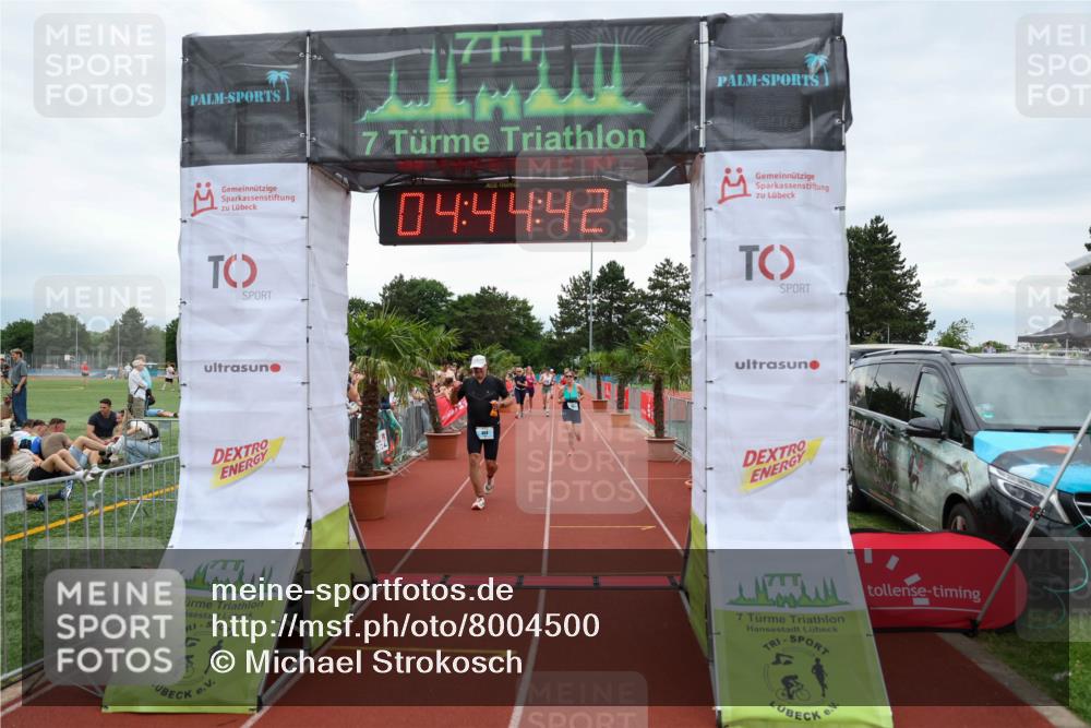 15.06.2025 - 7 Türme Triathlon Michael Strokosch http://msf.ph/oto/8004500 15.06.2025 14:44:41 Ziel 454, 579, 581 meine-sportfotos.de