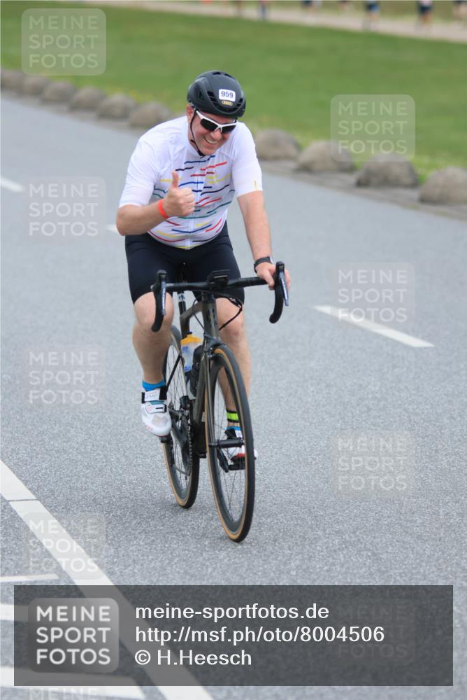 21.06.2025 - 27. Vierlanden-Triathlon H.Heesch http://msf.ph/oto/8004506 15.06.2025 12:51:26 Radfahren 959 meine-sportfotos.de