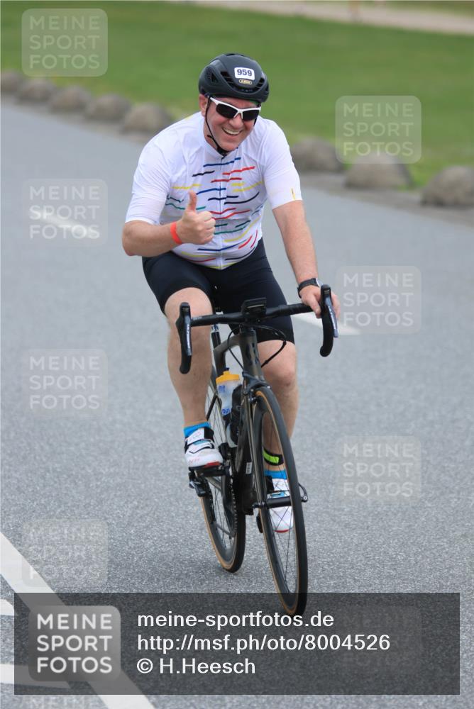 21.06.2025 - 27. Vierlanden-Triathlon H.Heesch http://msf.ph/oto/8004526 15.06.2025 12:51:26 Radfahren 959 meine-sportfotos.de
