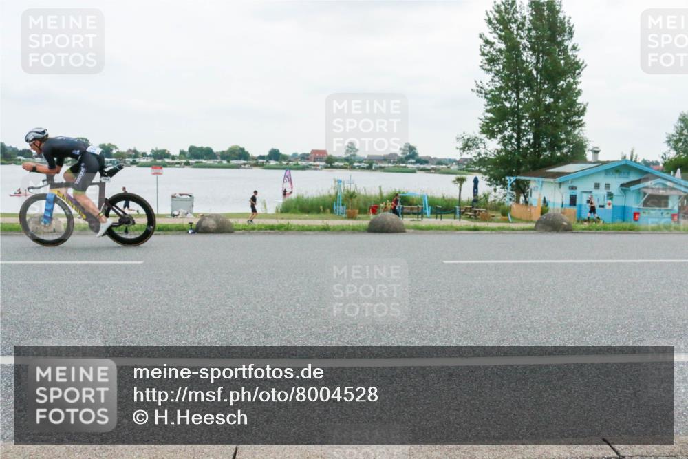 21.06.2025 - 27. Vierlanden-Triathlon H.Heesch http://msf.ph/oto/8004528 15.06.2025 12:59:44 Radfahren 1137, 1138, 1154 meine-sportfotos.de