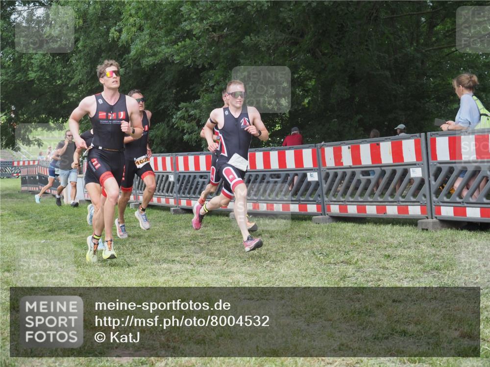 21.06.2025 - 27. Vierlanden-Triathlon KatJ http://msf.ph/oto/8004532 15.06.2025 12:57:56 Ziel 712, 1019, 1020, 1022, 1023 meine-sportfotos.de