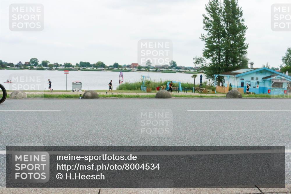 21.06.2025 - 27. Vierlanden-Triathlon H.Heesch http://msf.ph/oto/8004534 15.06.2025 12:59:45 Radfahren 1137, 1138, 1154 meine-sportfotos.de