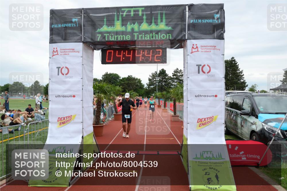 15.06.2025 - 7 Türme Triathlon Michael Strokosch http://msf.ph/oto/8004539 15.06.2025 14:44:42 Ziel 454, 579, 581 meine-sportfotos.de