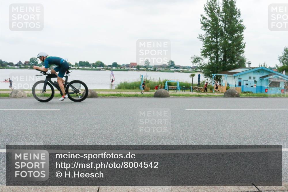 21.06.2025 - 27. Vierlanden-Triathlon H.Heesch http://msf.ph/oto/8004542 15.06.2025 12:59:46 Radfahren 1138, 1154 meine-sportfotos.de