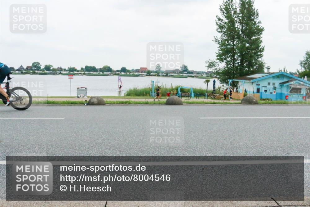 21.06.2025 - 27. Vierlanden-Triathlon H.Heesch http://msf.ph/oto/8004546 15.06.2025 12:59:46 Radfahren 1138, 1154 meine-sportfotos.de