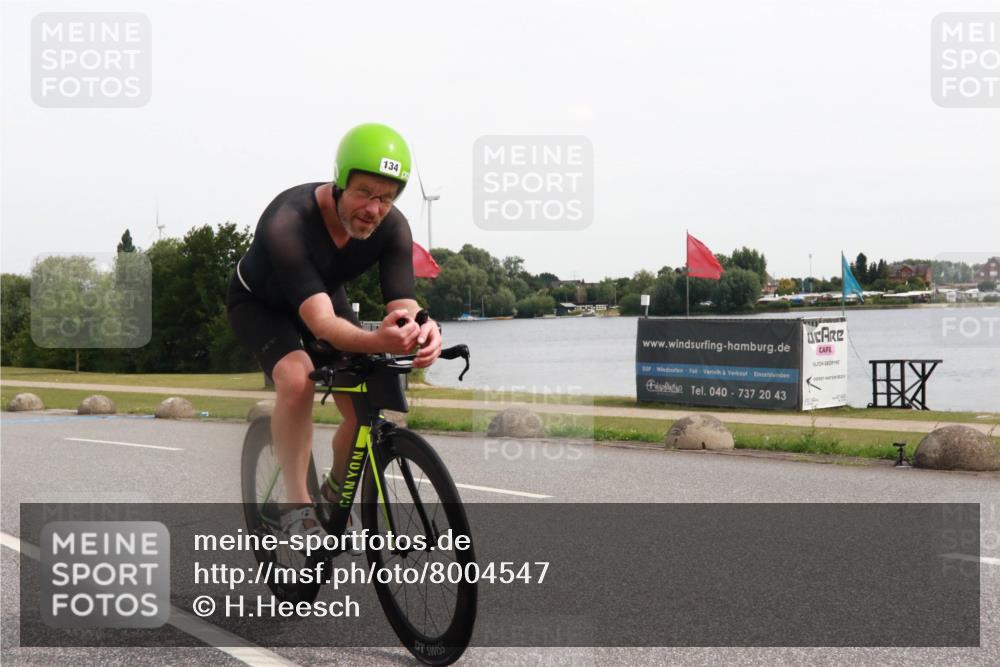 15.06.2025 - 27. Vierlanden-Triathlon H.Heesch http://msf.ph/oto/8004547 15.06.2025 10:35:45 Radfahren 21, 106, 127, 134, 239 meine-sportfotos.de