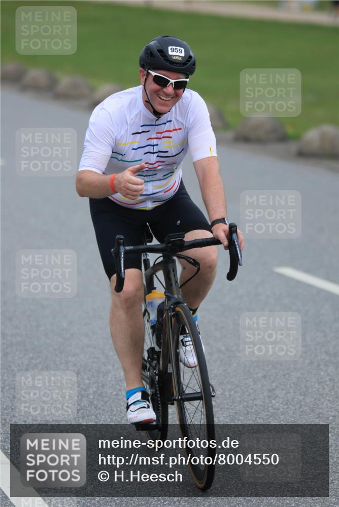 21.06.2025 - 27. Vierlanden-Triathlon H.Heesch http://msf.ph/oto/8004550 15.06.2025 12:51:26 Radfahren 959 meine-sportfotos.de