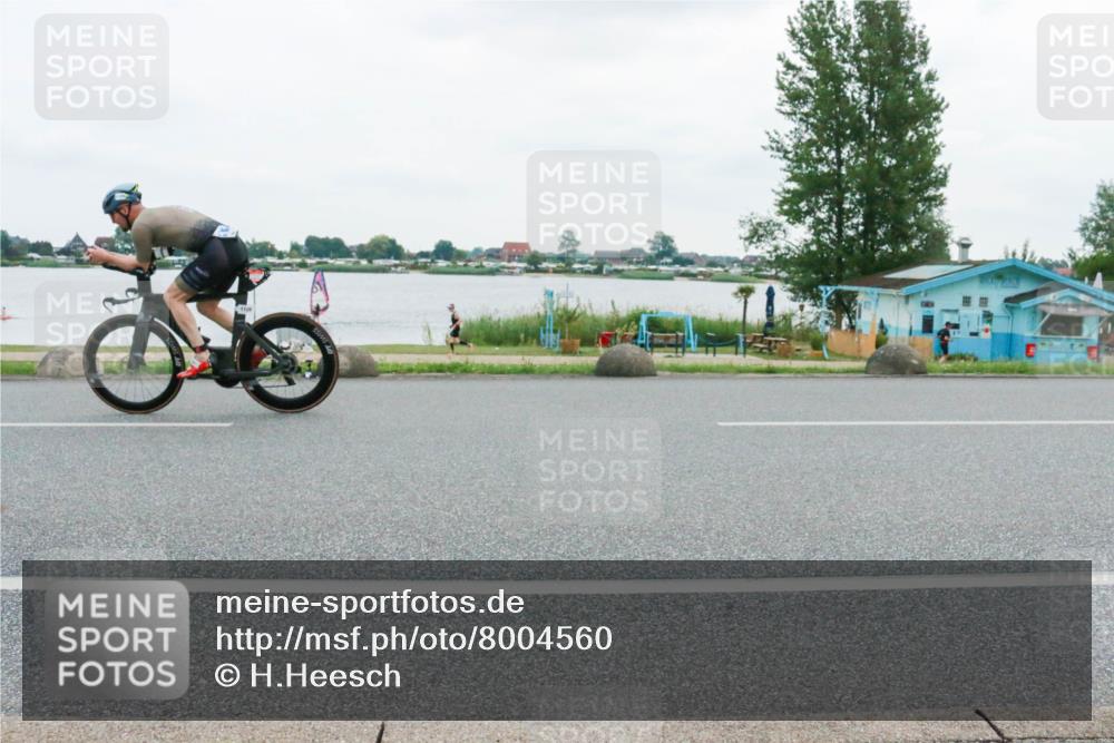 21.06.2025 - 27. Vierlanden-Triathlon H.Heesch http://msf.ph/oto/8004560 15.06.2025 12:59:51 Radfahren 1126, 1138, 1154, 1157 meine-sportfotos.de