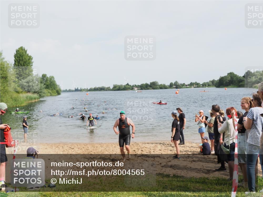 21.06.2025 - 27. Vierlanden-Triathlon MichiJ http://msf.ph/oto/8004565 15.06.2026 10:06:19 Schwimmen 370, 381, 418, 447, 455 meine-sportfotos.de
