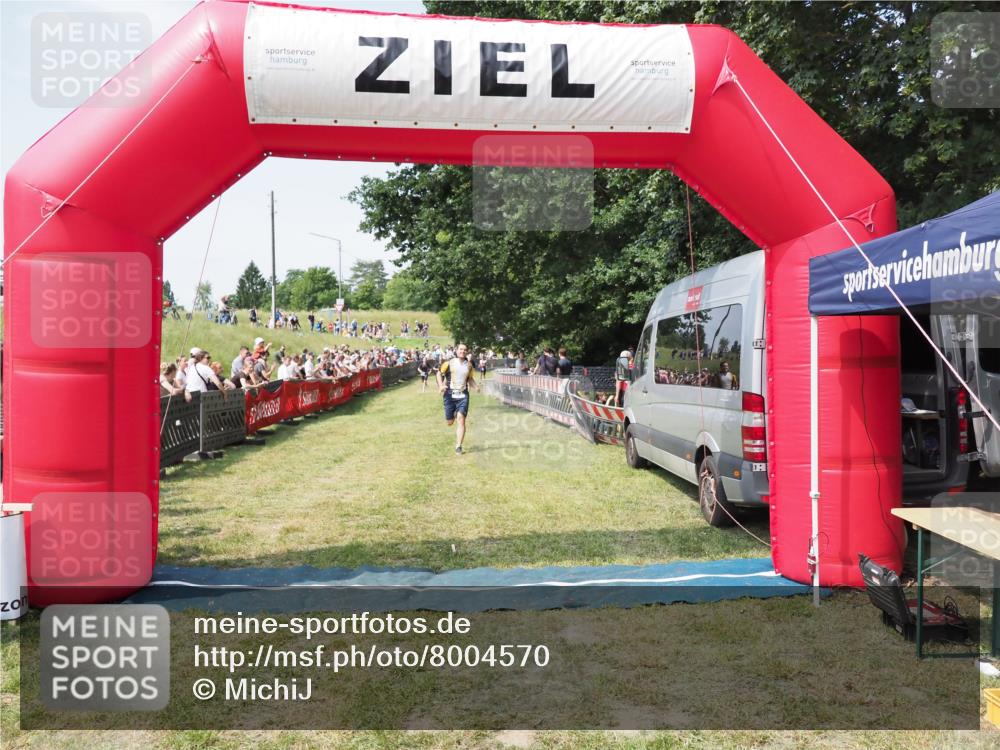 21.06.2025 - 27. Vierlanden-Triathlon MichiJ http://msf.ph/oto/8004570 15.06.2026 11:29:27 Ziel 263 meine-sportfotos.de