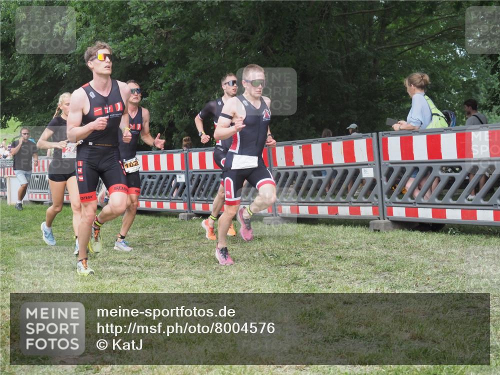 21.06.2025 - 27. Vierlanden-Triathlon KatJ http://msf.ph/oto/8004576 15.06.2025 12:57:56 Ziel 712, 1019, 1020, 1022, 1023 meine-sportfotos.de