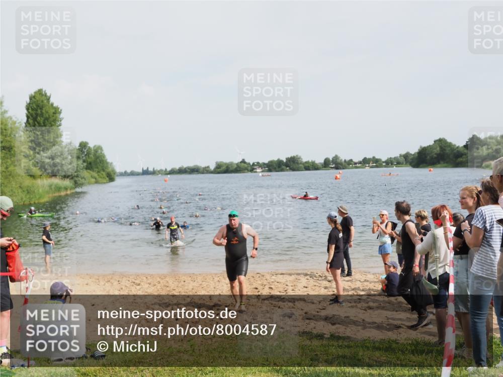 21.06.2025 - 27. Vierlanden-Triathlon MichiJ http://msf.ph/oto/8004587 15.06.2026 10:06:19 Schwimmen 370, 381, 418, 447, 455 meine-sportfotos.de