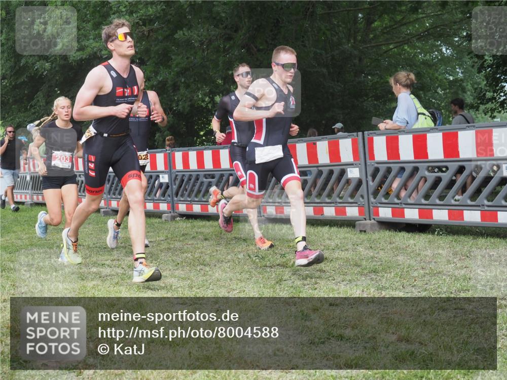 21.06.2025 - 27. Vierlanden-Triathlon KatJ http://msf.ph/oto/8004588 15.06.2025 12:57:56 Ziel 712, 1019, 1020, 1022, 1023 meine-sportfotos.de