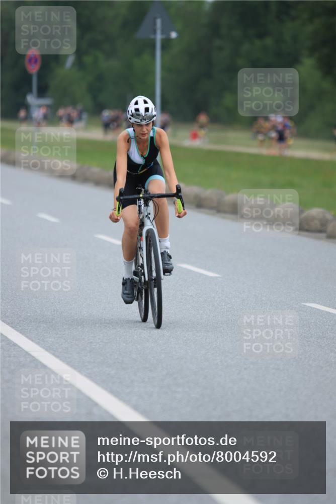 21.06.2025 - 27. Vierlanden-Triathlon H.Heesch http://msf.ph/oto/8004592 15.06.2025 12:51:33 Radfahren 924 meine-sportfotos.de