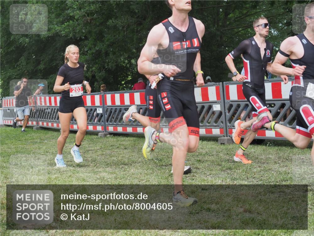 21.06.2025 - 27. Vierlanden-Triathlon KatJ http://msf.ph/oto/8004605 15.06.2025 12:57:56 Ziel 712, 1019, 1020, 1022, 1023 meine-sportfotos.de
