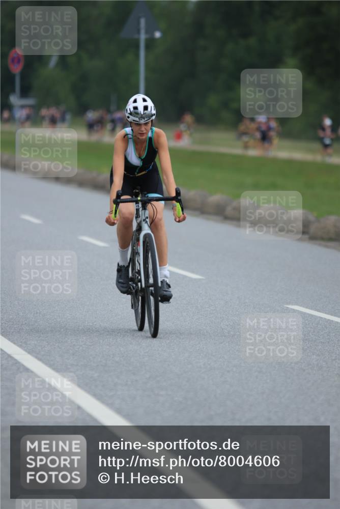 21.06.2025 - 27. Vierlanden-Triathlon H.Heesch http://msf.ph/oto/8004606 15.06.2025 12:51:33 Radfahren 924 meine-sportfotos.de