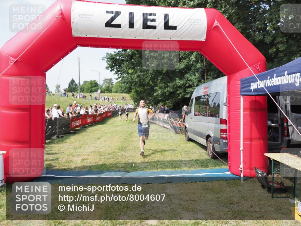 21.06.2025 - 27. Vierlanden-Triathlon MichiJ http://msf.ph/oto/8004607 15.06.2026 11:29:28 Ziel 263 meine-sportfotos.de