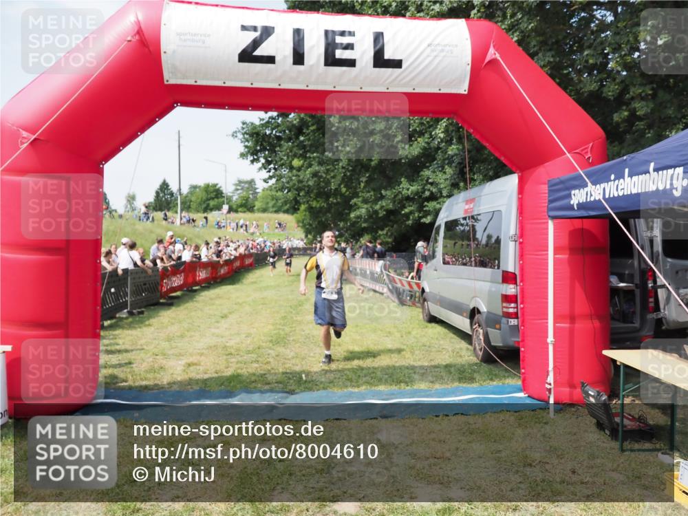 21.06.2025 - 27. Vierlanden-Triathlon MichiJ http://msf.ph/oto/8004610 15.06.2026 11:29:28 Ziel 263 meine-sportfotos.de