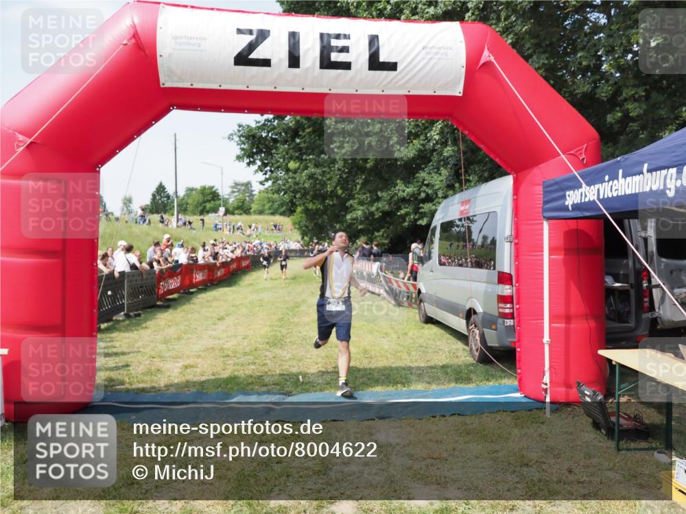 21.06.2025 - 27. Vierlanden-Triathlon MichiJ http://msf.ph/oto/8004622 15.06.2026 11:29:28 Ziel 263 meine-sportfotos.de