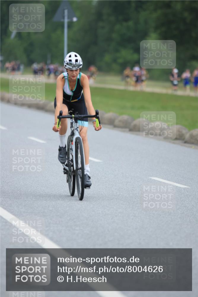 21.06.2025 - 27. Vierlanden-Triathlon H.Heesch http://msf.ph/oto/8004626 15.06.2025 12:51:33 Radfahren 924 meine-sportfotos.de