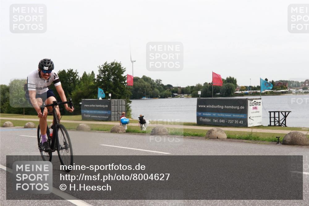 15.06.2025 - 27. Vierlanden-Triathlon H.Heesch http://msf.ph/oto/8004627 15.06.2025 10:36:43 Radfahren 102, 147, 276, 283 meine-sportfotos.de