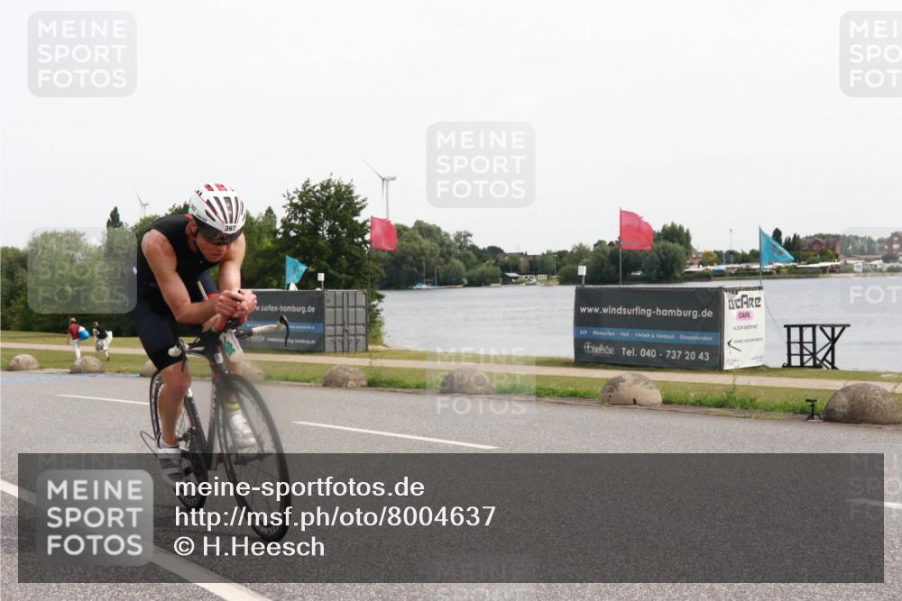 15.06.2025 - 27. Vierlanden-Triathlon H.Heesch http://msf.ph/oto/8004637 15.06.2025 10:37:01 Radfahren 11, 397 meine-sportfotos.de