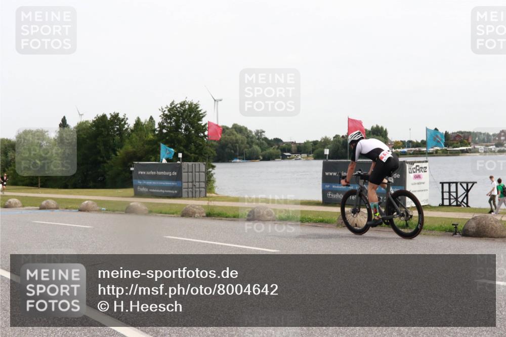 15.06.2025 - 27. Vierlanden-Triathlon H.Heesch http://msf.ph/oto/8004642 15.06.2025 10:37:08 Radfahren 306 meine-sportfotos.de
