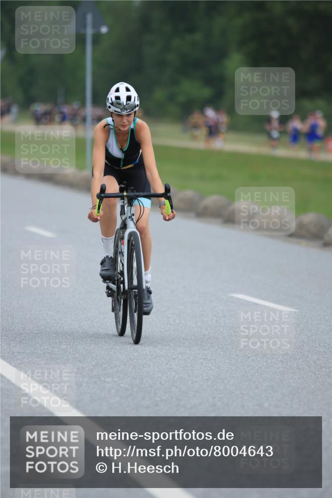 21.06.2025 - 27. Vierlanden-Triathlon H.Heesch http://msf.ph/oto/8004643 15.06.2025 12:51:33 Radfahren 924 meine-sportfotos.de